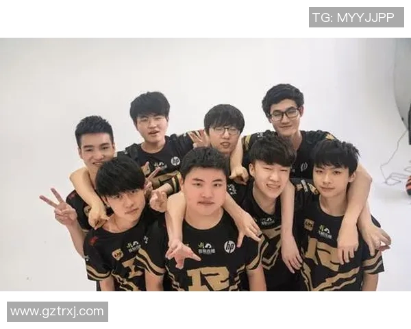 和平精英战场上的荣耀与坚持：RNG战队的奋斗历程全景回顾