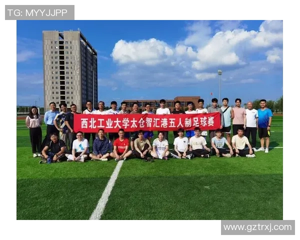 以球场为舞台，激烈竞技与团队精神交织的赛场盛宴